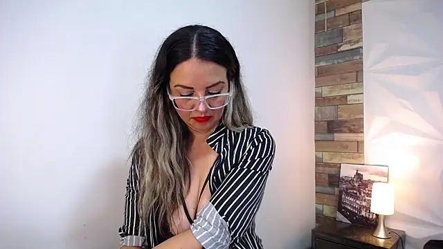 Snapshot of Azaahara_ chatting on 03/19/25, 02:24 Azaahara online show from 03/19/25, 02:24