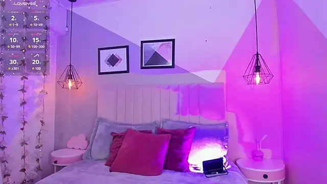 Bella walker  online show from 12/18/25, 08:15