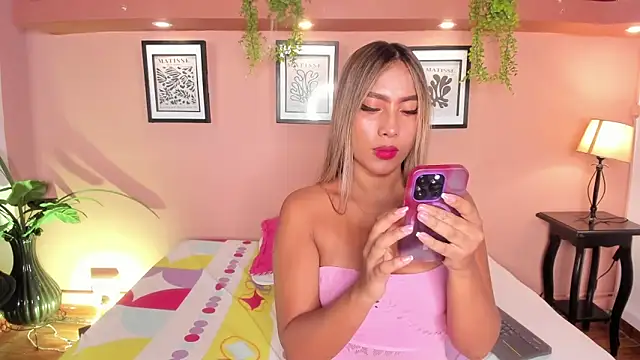 SofiaBennett  online show from 05/04/26, 01:07