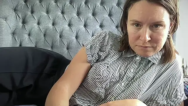 Snapshot of eatmypie69 chatting on 10/20/25, 10:16 eatmypie69 online show from 10/20/25, 10:16