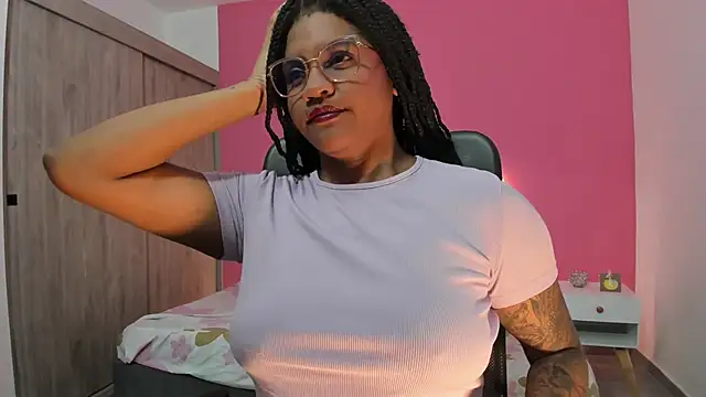 Snapshot of ZahraRose chatting on 11/15/25, 07:10 ZahraRose online show from 11/15/25, 07:10