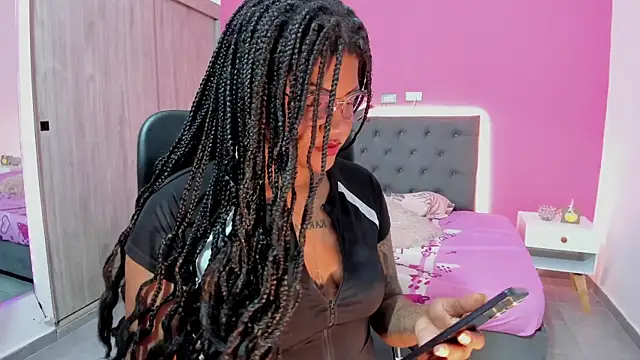 Snapshot of ZahraRose chatting on 11/23/25, 02:06 ZahraRose online show from 11/23/25, 02:06