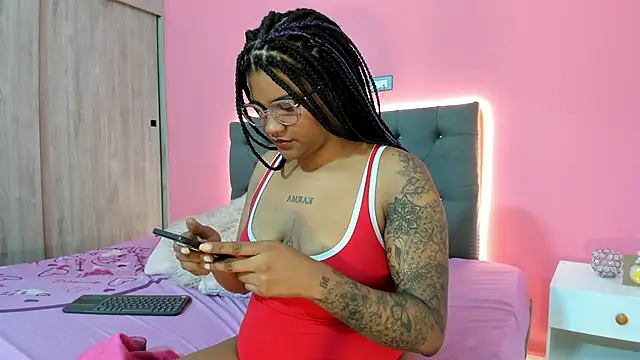 Snapshot of ZahraRose chatting on 11/28/25, 01:25 ZahraRose online show from 11/28/25, 01:25