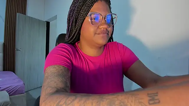 Snapshot of ZahraRose chatting on 12/13/25, 08:04 ZahraRose online show from 12/13/25, 08:04