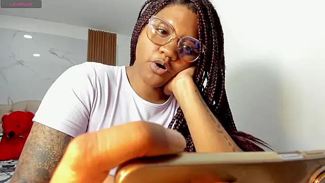 ZahraRose online show from 03/18/26, 04:21