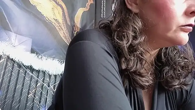 Snapshot of AmandaKovich chatting on 12/15/25, 07:29 AmandaKovich online show from 12/15/25, 07:29