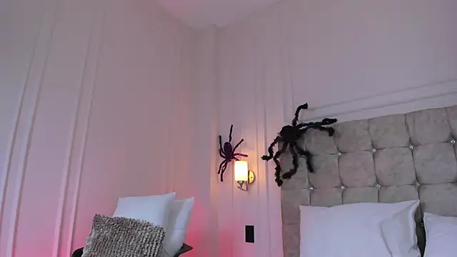 JasmineRoss 1 online show from 10/14/25, 07:14