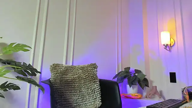 JasmineRoss 1 online show from 10/24/25, 06:04