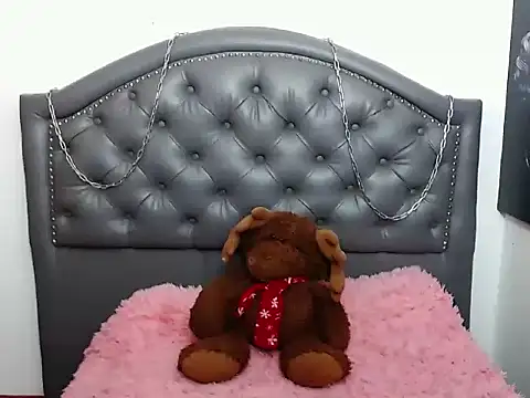 Snapshot of angellyhorny chatting on 12/14/25, 09:41 angellyhorny online show from 12/14/25, 09:41