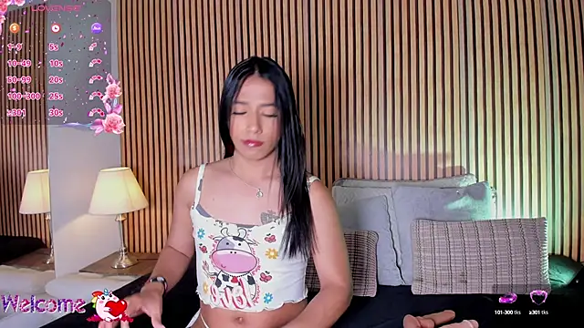 Snapshot of MichelleOwens chatting on 02/19/25, 08:20 MichelleOwens online show from 02/19/25, 08:20