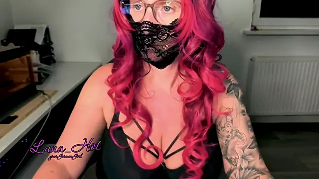 Snapshot of Lunalein chatting on 11/20/25, 08:30 Lunalein online show from 11/20/25, 08:30