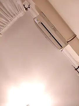 Snapshot of Loly2025 chatting on 09/20/25, 09:05 Loly2025 online show from 09/20/25, 09:05