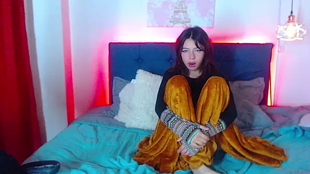 fyreandfox  online show from 03/06/25, 10:47