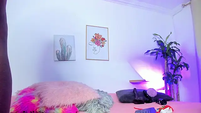 naomy 68 online show from 03/19/25, 11:14