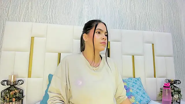 hillary uckerman  online show from 11/03/25, 11:11