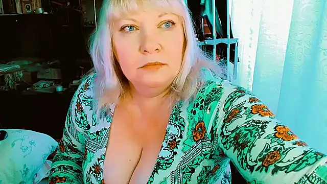 FlowerButterf online show from 10/04/25, 04:10