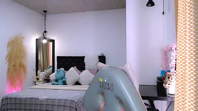 nilam valker online show from 02/15/25, 06:23