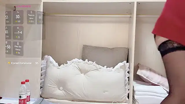 Snapshot of yueyue2003 chatting on 11/19/25, 04:12 yueyue2003 online show from 11/19/25, 04:12