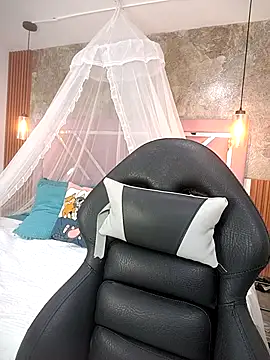 EmmaSulivan online show from 10/14/25, 11:44