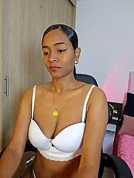 Snapshot of PhoenixZoantharia chatting on 02/19/25, 02:33 PhoenixZoantharia online show from 02/19/25, 02:33