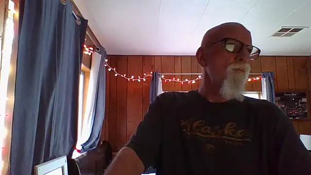 Snapshot of mayas_husband chatting on 02/15/25, 06:44 mayas husband online show from 02/15/25, 06:44