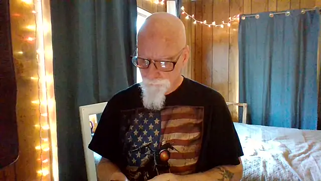 Snapshot of mayas_husband chatting on 02/16/25, 08:44 mayas husband online show from 02/16/25, 08:44