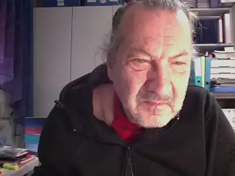 Snapshot of HMStraps01 chatting on 12/09/24, 10:54 HMStraps01 online show from 12/09/24, 10:54