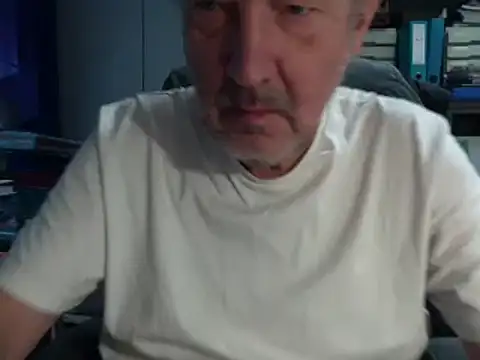 Snapshot of HMStraps01 chatting on 12/19/24, 11:29 HMStraps01 online show from 12/19/24, 11:29