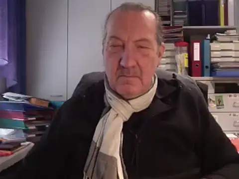 Snapshot of HMStraps01 chatting on 01/10/25, 11:54 HMStraps01 online show from 01/10/25, 11:54