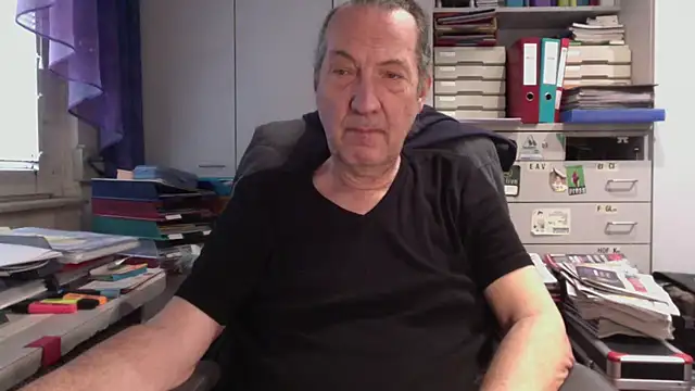 Snapshot of HMStraps01 chatting on 02/26/25, 08:26 HMStraps01 online show from 02/26/25, 08:26