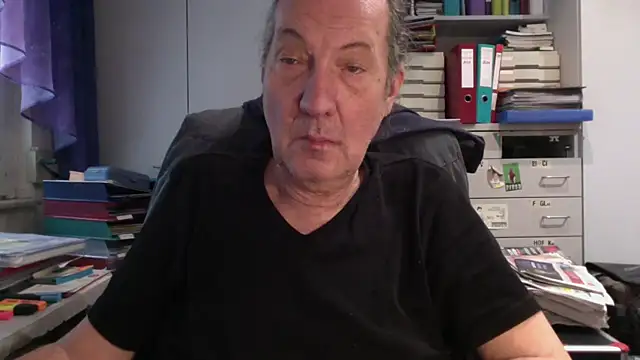 Snapshot of HMStraps01 chatting on 02/26/25, 01:30 HMStraps01 online show from 02/26/25, 01:30