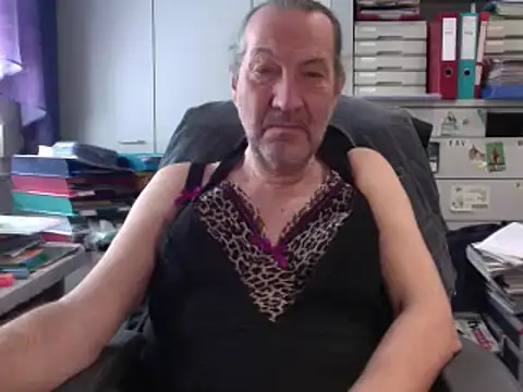 Snapshot of HMStraps01 chatting on 03/16/25, 10:11 HMStraps01 online show from 03/16/25, 10:11