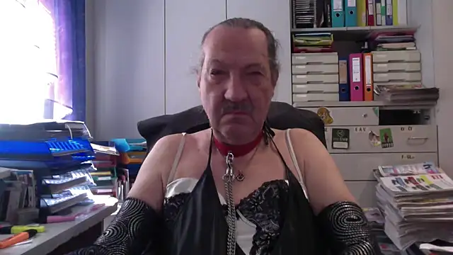 HMStraps01 online show from 04/05/26, 11:18