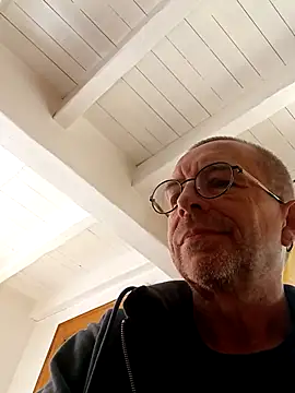 Snapshot of Xavspank2 chatting on 10/09/25, 12:03 Xavspank2 online show from 10/09/25, 12:03