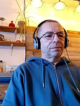 Snapshot of Xavspank2 chatting on 01/06/26, 09:02 Xavspank2 online show from 01/06/26, 09:02