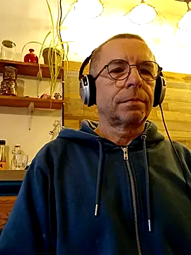 Snapshot of Xavspank2 chatting on 01/13/26, 03:06 Xavspank2 online show from 01/13/26, 03:06