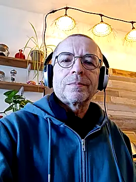 Snapshot of Xavspank2 chatting on 02/17/26, 10:23 Xavspank2 online show from 02/17/26, 10:23