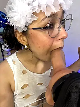 Snapshot of Emma_Winslow chatting on 11/22/25, 05:28 Emma Winslow online show from 11/22/25, 05:28