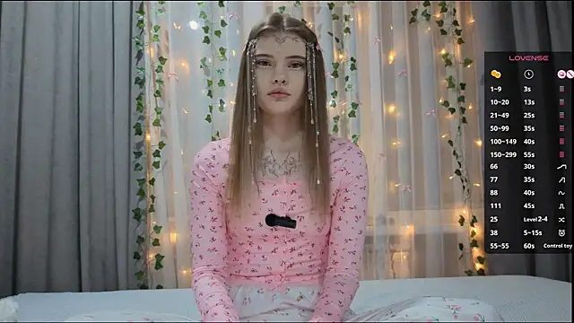 Snapshot of CarolinePepper chatting on 01/10/26, 01:57 CarolinePepper online show from 01/10/26, 01:57