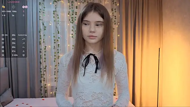 Snapshot of CarolinePepper chatting on 02/15/26, 01:31 CarolinePepper online show from 02/15/26, 01:31