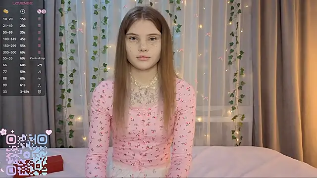 Snapshot of CarolinePepper chatting on 02/25/26, 01:43 CarolinePepper online show from 02/25/26, 01:43