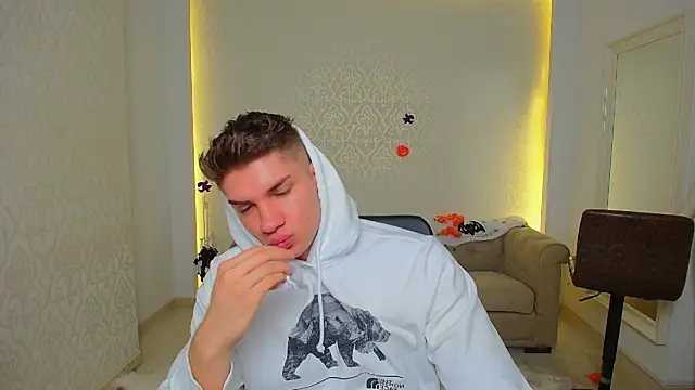 MaxKaiden online show from 10/27/25, 05:55