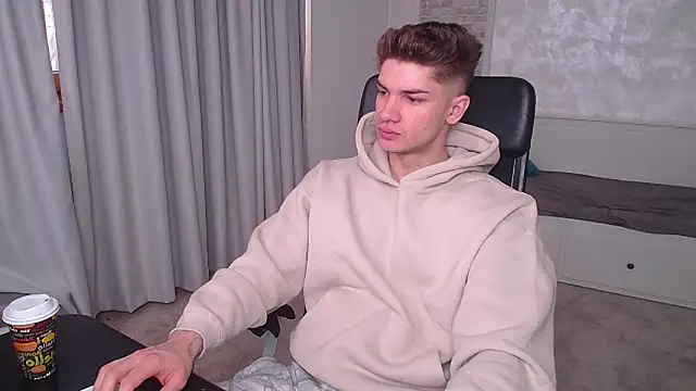 MaxKaiden online show from 04/05/26, 05:48