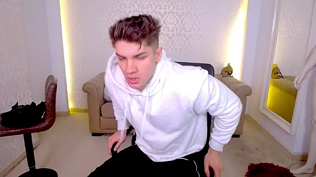 MaxKaiden online show from 04/11/26, 04:39