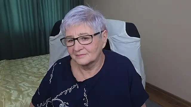 Snapshot of Sandra_Snowflake chatting on 02/15/25, 10:33 Sandra Snowflake online show from 02/15/25, 10:33