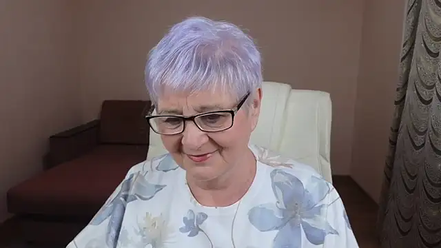 Snapshot of Sandra_Snowflake chatting on 03/11/25, 04:32 Sandra Snowflake online show from 03/11/25, 04:32