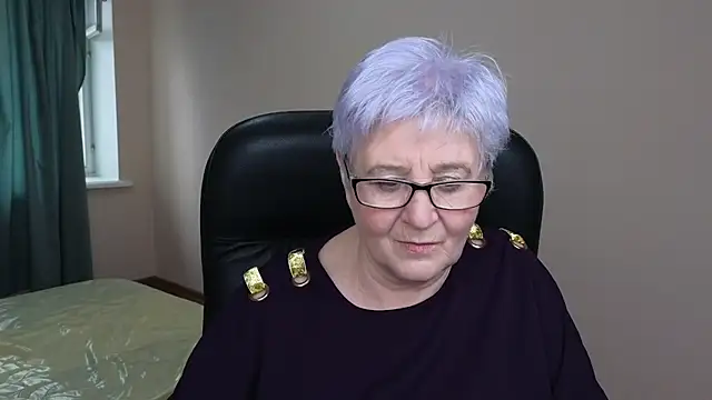 Snapshot of Sandra_Snowflake chatting on 03/18/25, 06:57 Sandra Snowflake online show from 03/18/25, 06:57
