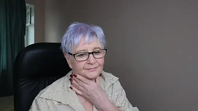 Snapshot of Sandra_Snowflake chatting on 03/20/25, 10:10 Sandra Snowflake online show from 03/20/25, 10:10