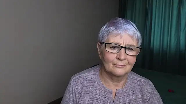 Snapshot of Sandra_Snowflake chatting on 09/18/25, 11:34 Sandra Snowflake online show from 09/18/25, 11:34