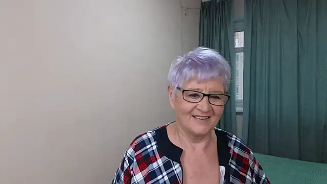 Snapshot of Sandra_Snowflake chatting on 09/25/25, 03:54 Sandra Snowflake online show from 09/25/25, 03:54